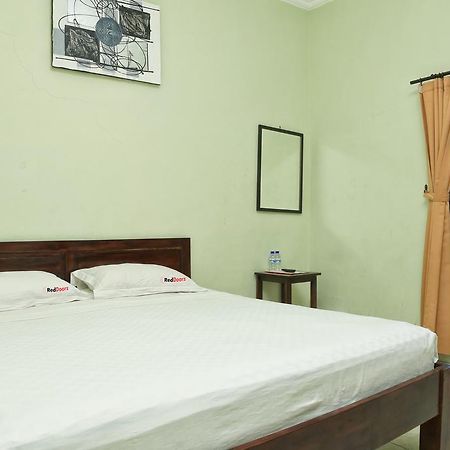 Готель Reddoorz @ Mataram Kuta 3 Екстер'єр фото