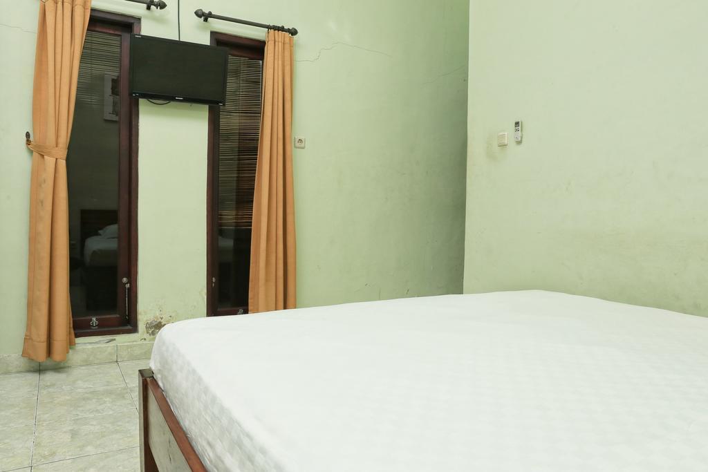 Готель Reddoorz @ Mataram Kuta 3 Екстер'єр фото