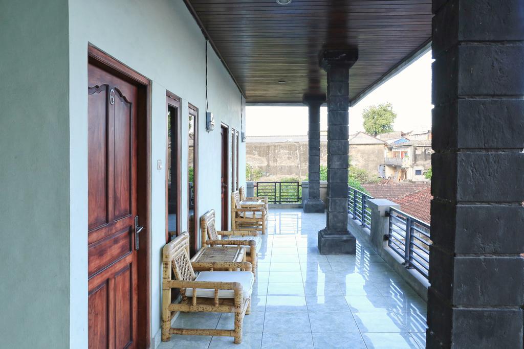 Готель Reddoorz @ Mataram Kuta 3 Екстер'єр фото