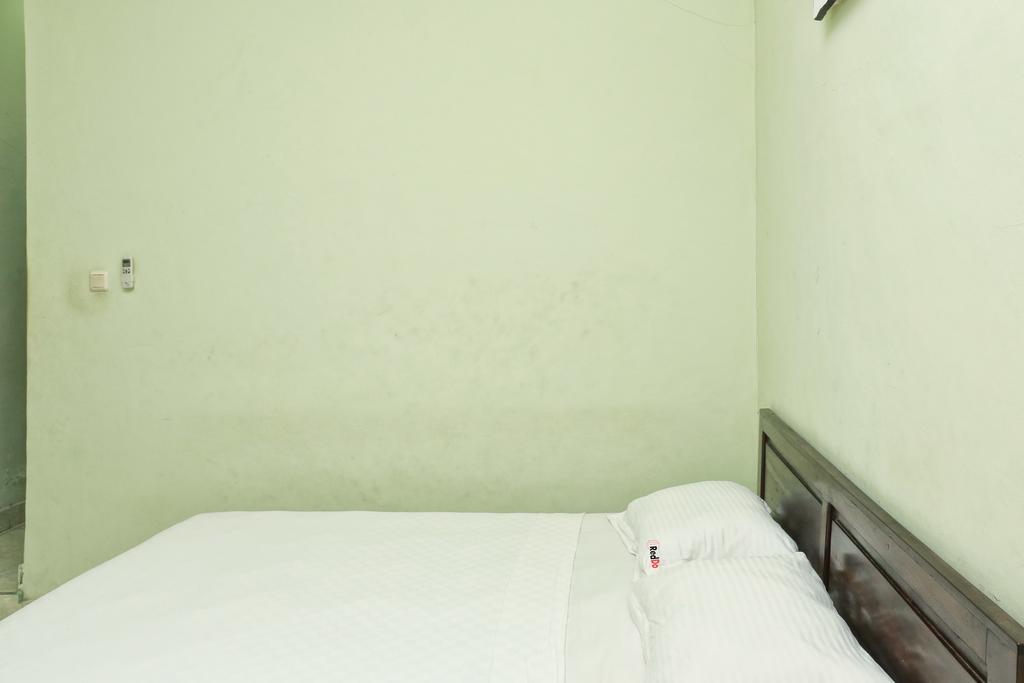 Готель Reddoorz @ Mataram Kuta 3 Екстер'єр фото