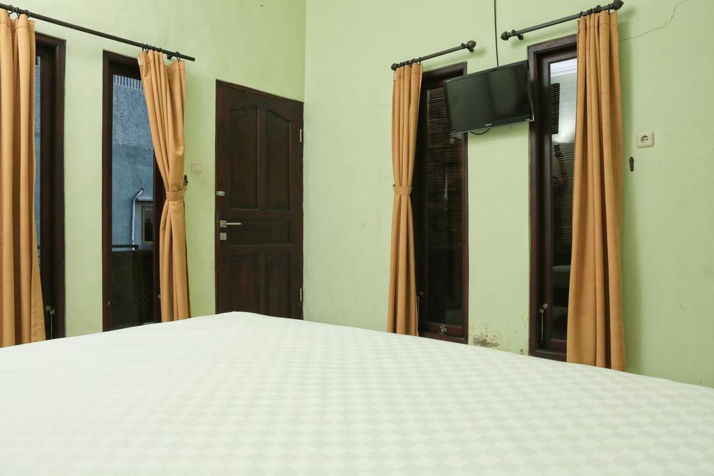 Готель Reddoorz @ Mataram Kuta 3 Екстер'єр фото