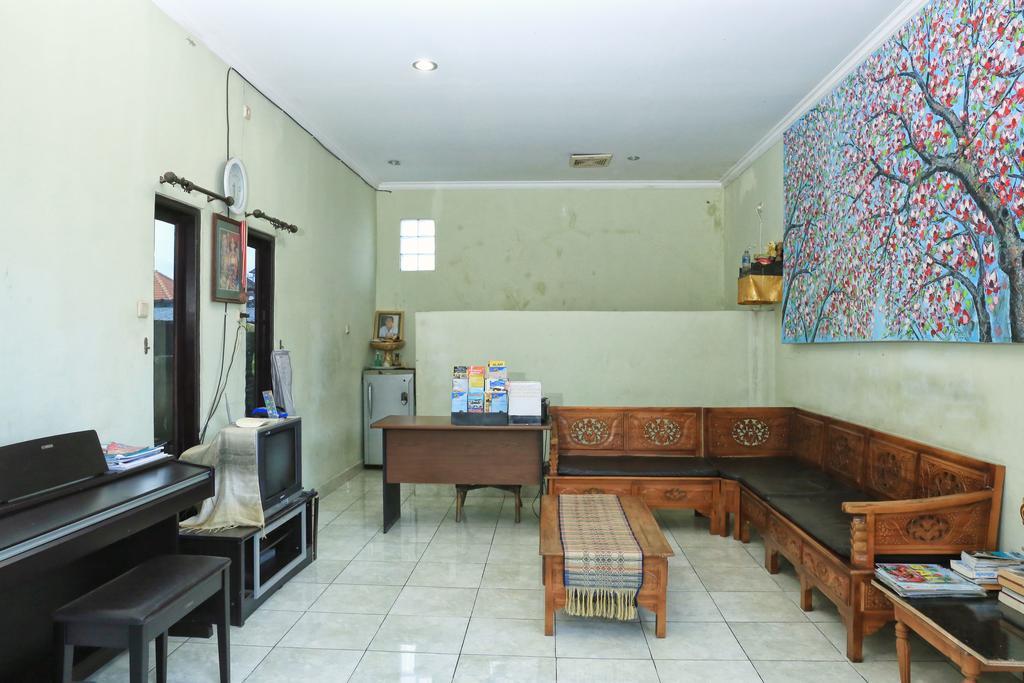 Готель Reddoorz @ Mataram Kuta 3 Екстер'єр фото