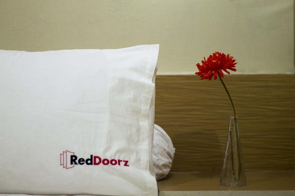 Готель Reddoorz @ Mataram Kuta 3 Екстер'єр фото